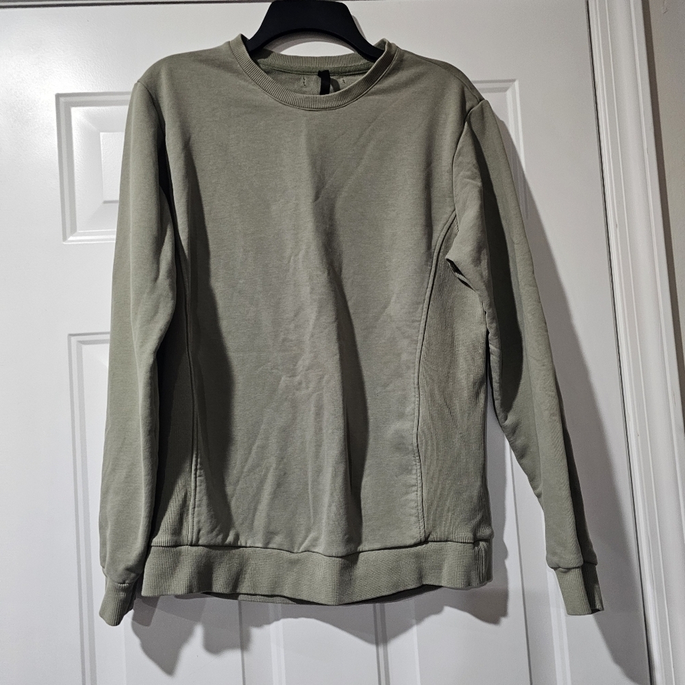 Fabletics sweatshirt  long sleeve Size medium  green.